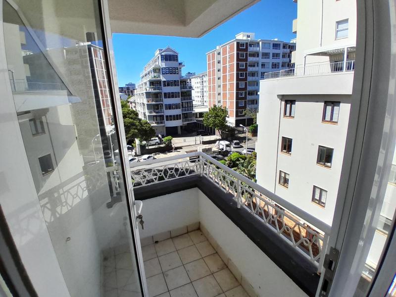 To Let 1 Bedroom Property for Rent in Sea Point Western Cape